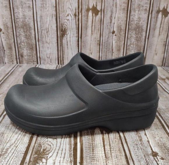 Shoes - Crocs Clogs Women's Size 7 Dual Comfort Grey Slip On Nursing Shoes Neria Pro II